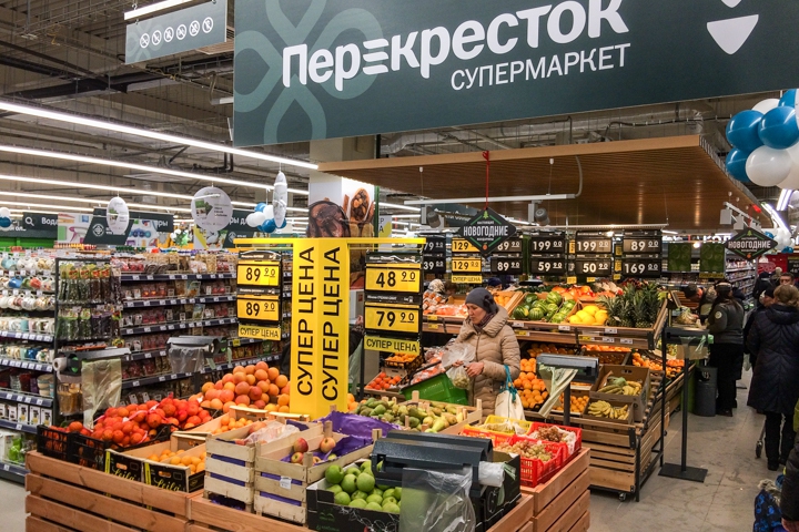 В микрорайоне Купелинка открылся торговый центр с «Перекрестком» и «Четырьмя лапами» фото 12