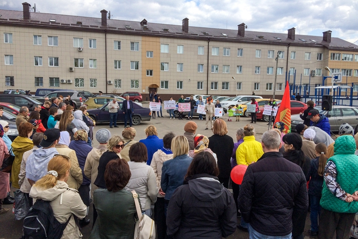 В Горках Ленинских состоялся митинг за сохранение школы памяти В.И. Ленина