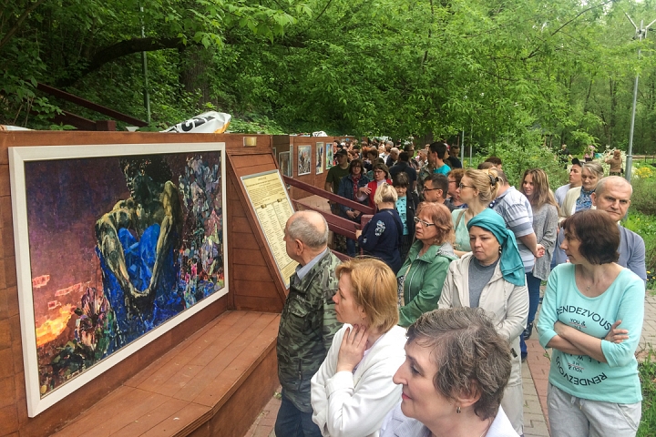 В Тимоховском парке открылась «Галерея под открытым небом» из 54 картин. Фоторепортаж фото 24