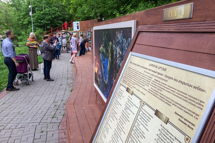 В Тимоховском парке открылась «Галерея под открытым небом» из 54 картин. Фоторепортаж фото 14